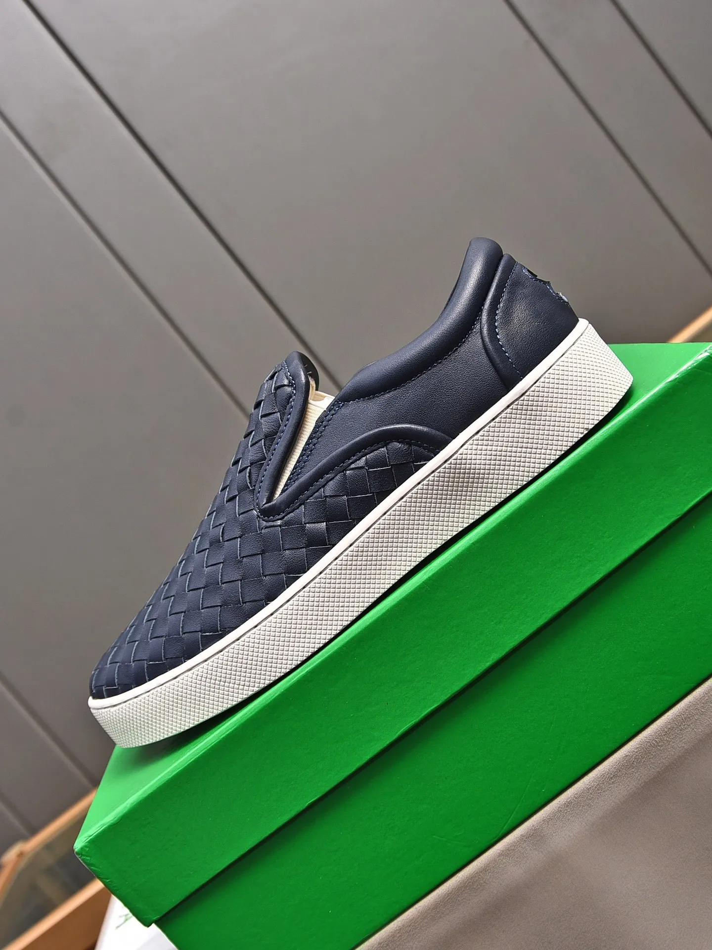 Men's shoes 💰480 [Sleeves series] BOTTEG* VENET* - high-end boutique Size: 38-44 (45 customized) BV new product, first-layer cowhide artificially woven classic style harmoniously blends with contemporary fashion temperament, rubber soles are light and flexible, water-dyed sheepskin pads! [Taobao, Tmall, and live streaming are the first choices]